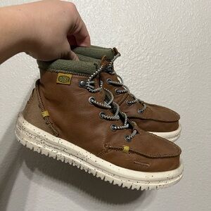Hey Dude Bradley Leather Boots Round Moc Toe Elastic Laces Size 34//1 Big Kid